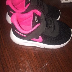 PRICE IS FIRM! Girls Nike’s